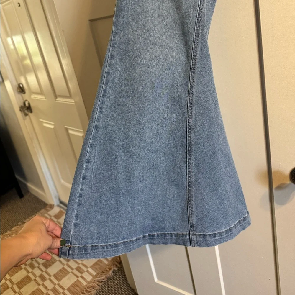 Super Flare light wash jeans - Picture 3 of 7